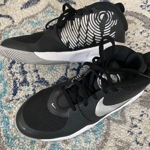 Girls Size 4.5Y Youth Basketball Sneakers